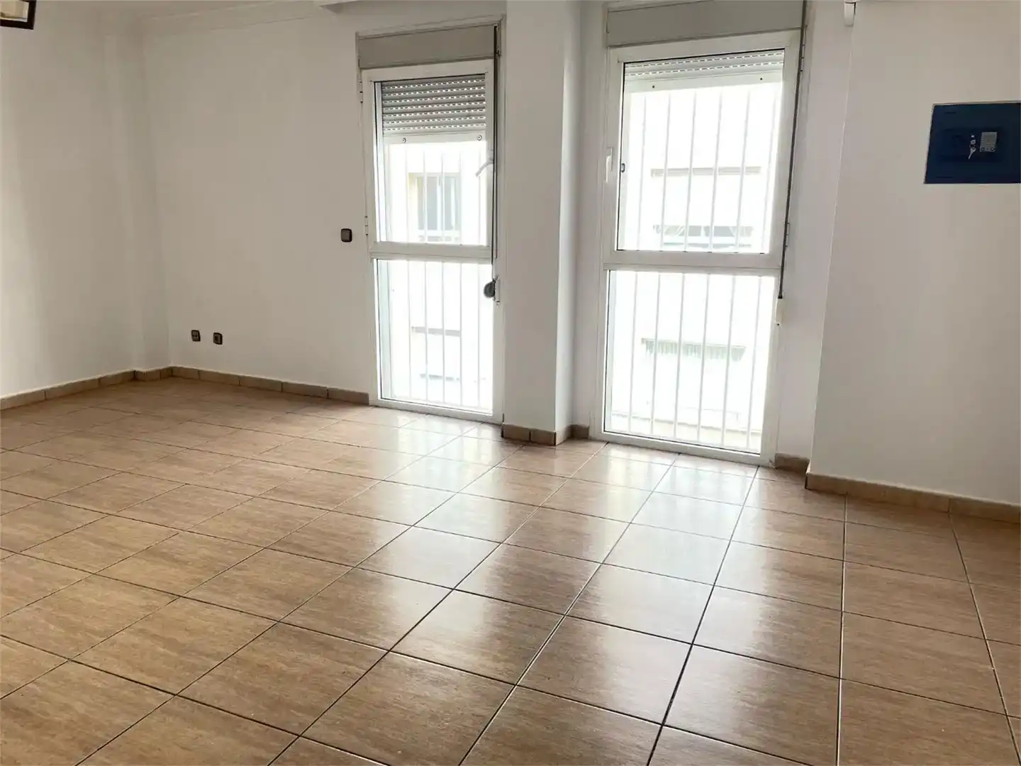Wohnzimmer von Wohnung zum Verkauf in Ceuta mit Klimaanlage, Privatgarten und Schwimmbad