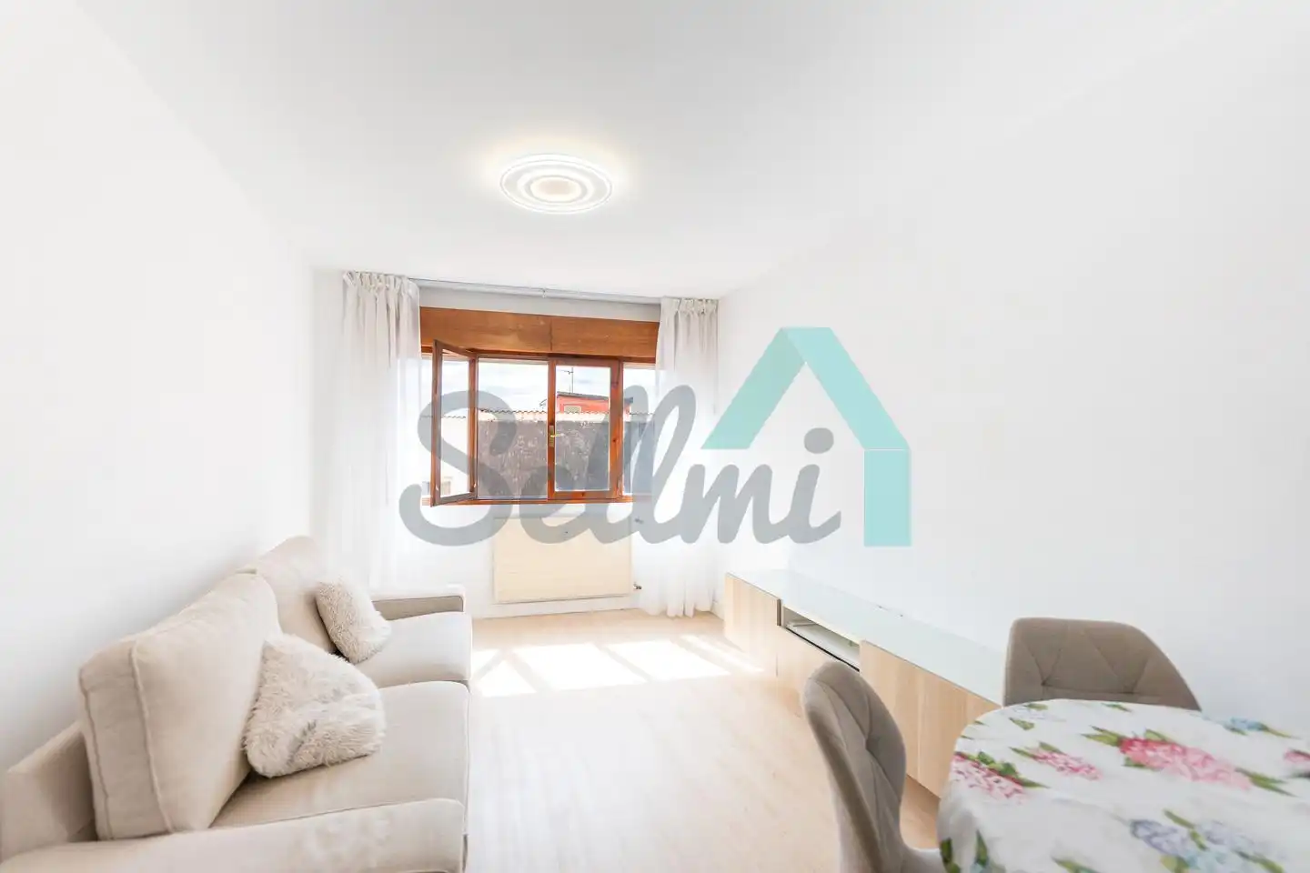 Flat for rent in Calle Gregorio Marañon, Vallobín