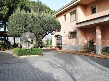Casa amb piscina en venda a Alella