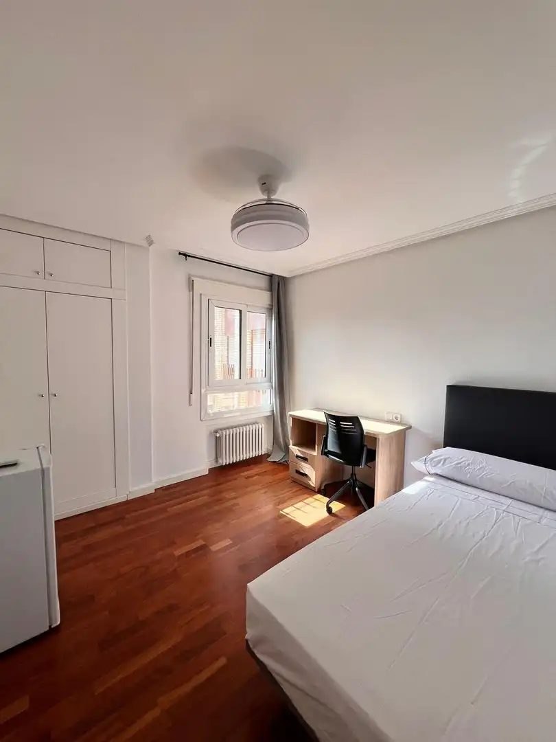 Schlafzimmer von Wohnung zur untervermieten in Murcia mit Klimaanlage, Heizung und Möbliert