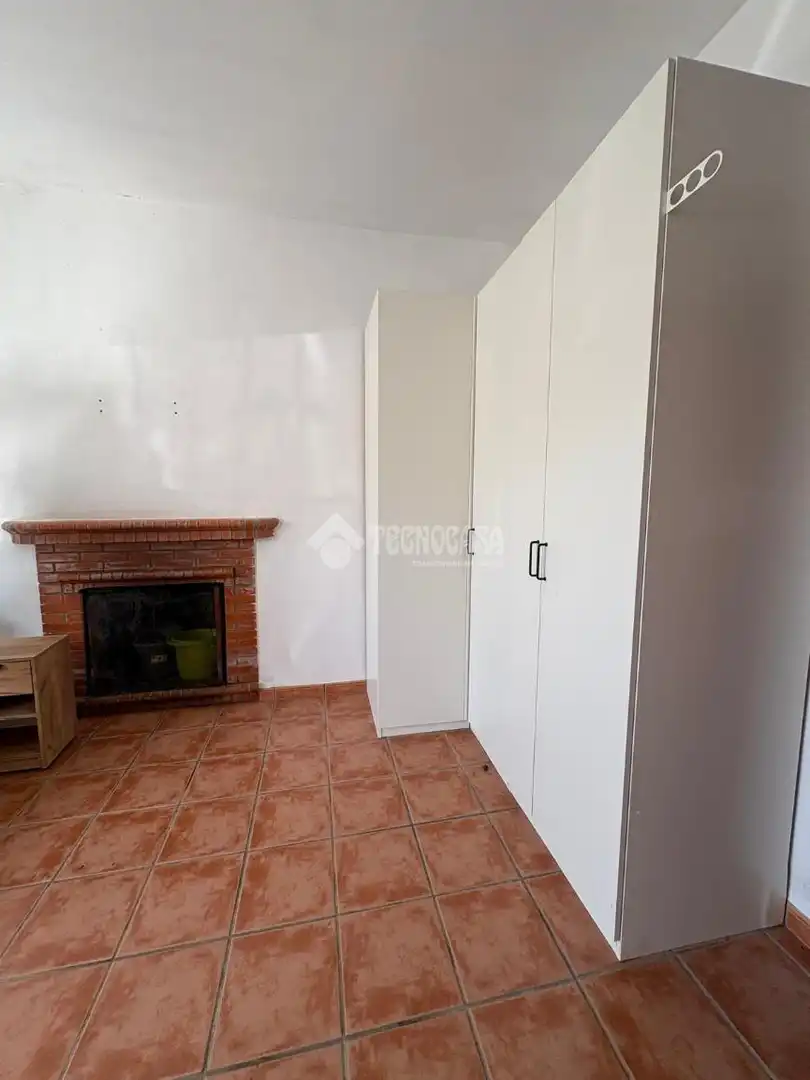 Dormitori de Casa o xalet en venda en La Rinconada amb Jardí privat