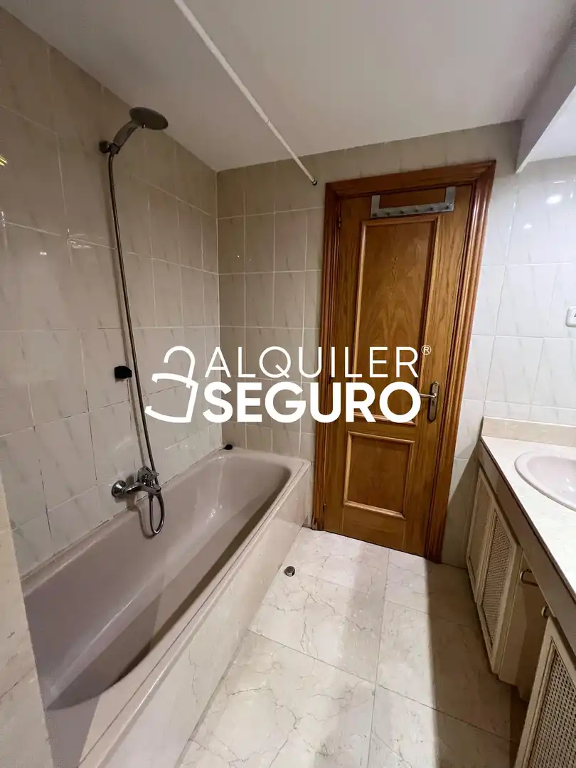 Baño de Piso de alquiler en Fuencarral - El Pardo