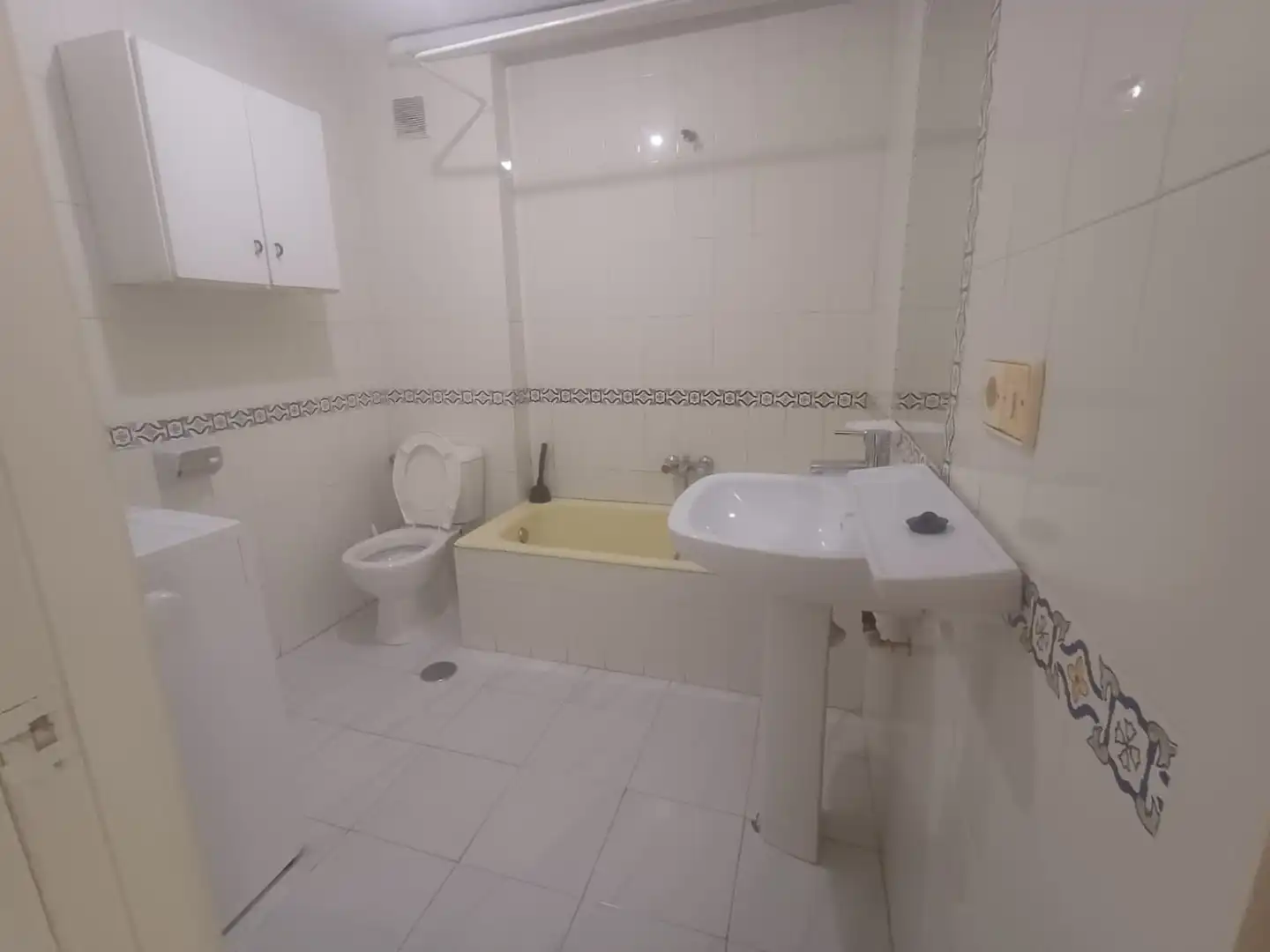 Bathroom of Study for rent in Granada  with Air Conditioner, Heating and Furnished