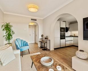 Sala d'estar de Apartament en venda en Benahavís amb Aire condicionat i Terrassa