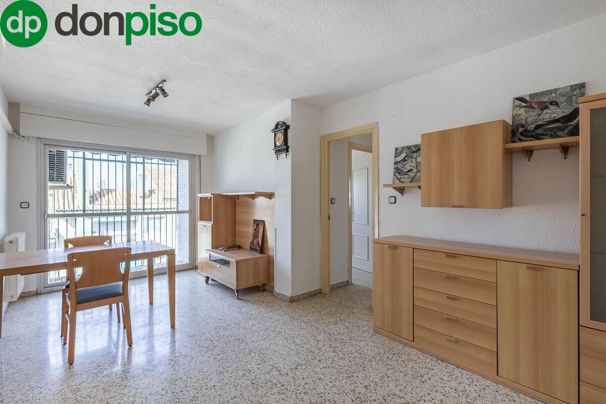 Flat for sale in  Granada Capital  with Air Conditioner, Heating and Terrace
