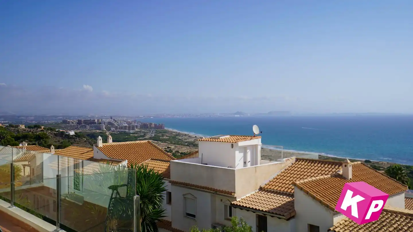Vista exterior de Casa o xalet en venda en Santa Pola amb Jardí privat, Terrassa i Traster