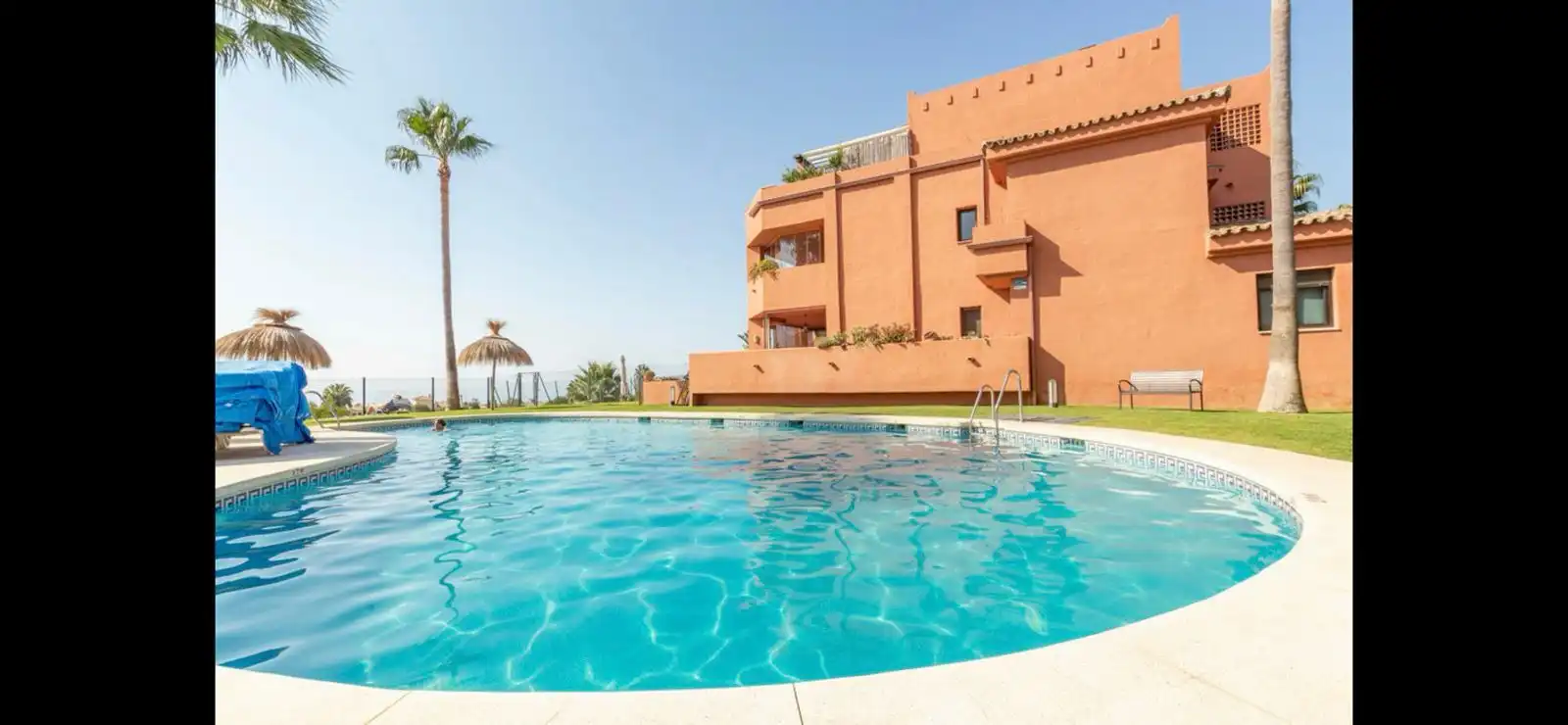 Piso con jardín en venta en Doña Julia Golf