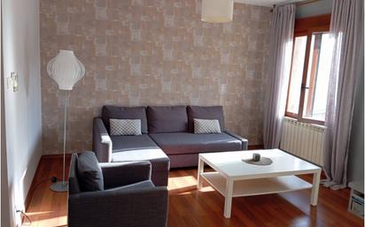 Sala d'estar de Apartament en venda en  Logroño amb Calefacció, Parquet i Balcó