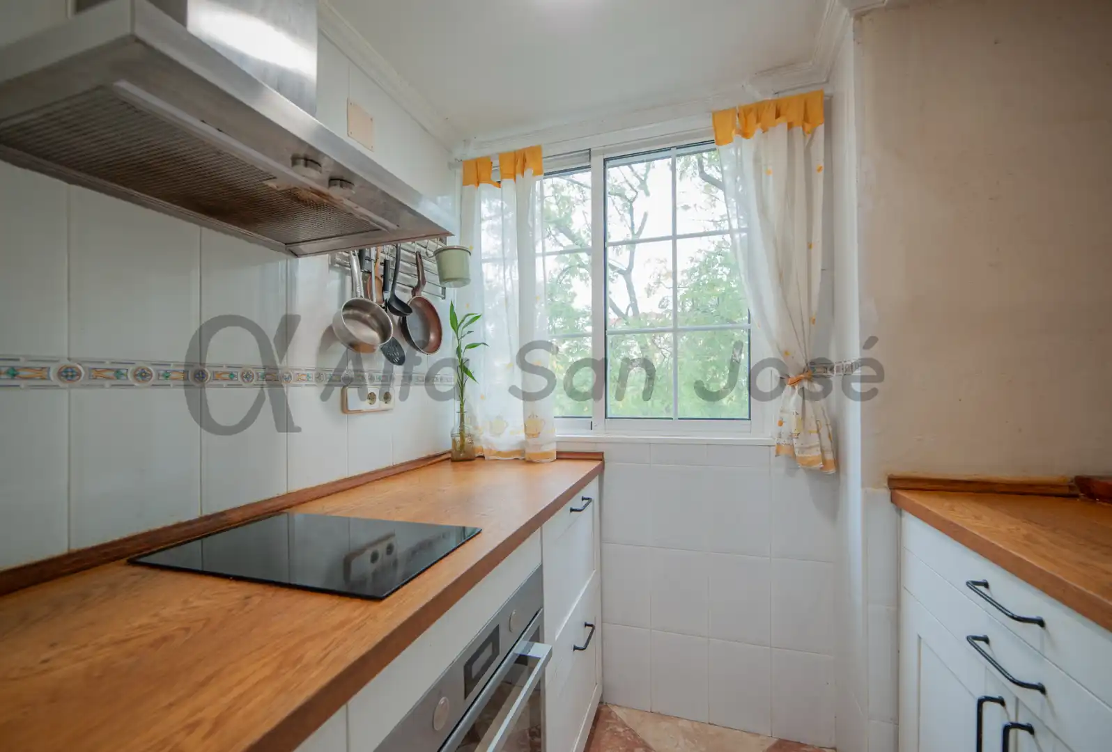 Kitchen of Flat for sale in Sevilla  with Furnished and Oven