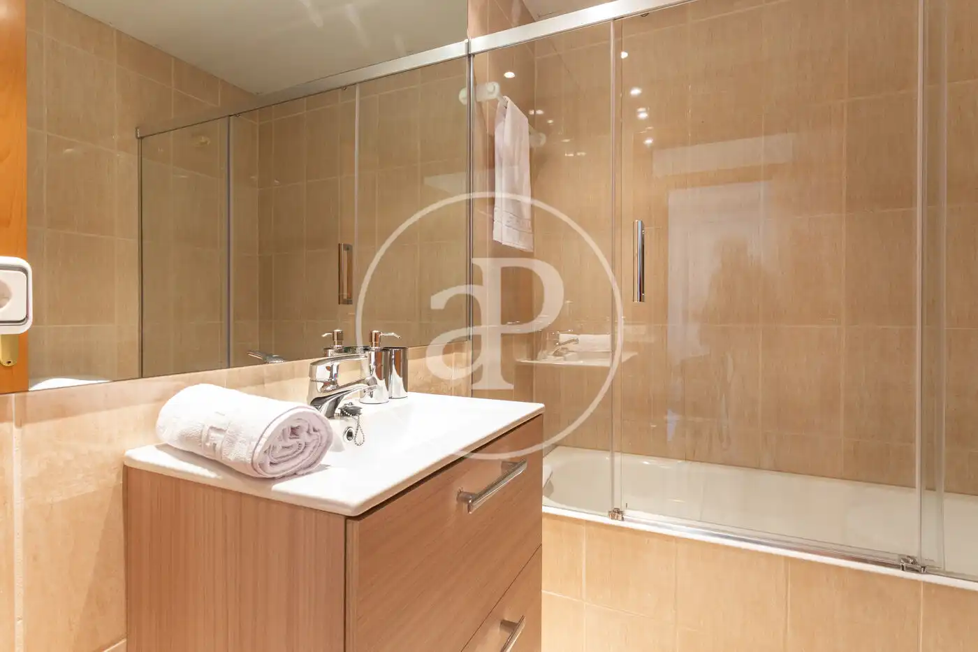 Badezimmer von Wohnung zur Miete in Barcelona mit Klimaanlage, Heizung und Möbliert
