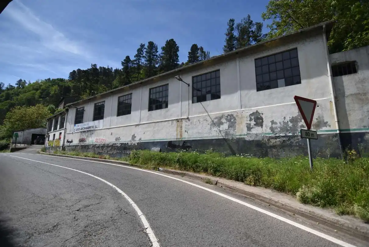 Vista exterior de Nave industrial en venta en Soraluze / Plasencia de las Armas