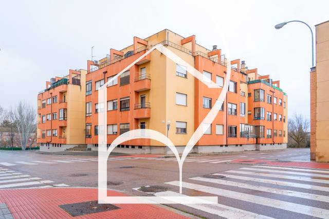 Piso en Venta en Calle Carolina Coronado en Tejares - Chamberí - Alcades