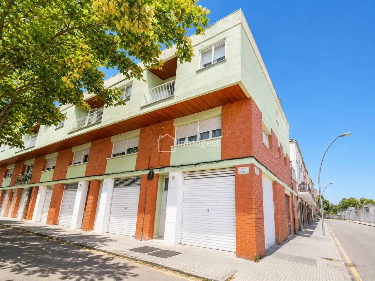 Vista exterior de Casa o xalet en venda en Salt amb Calefacció i Jardí privat