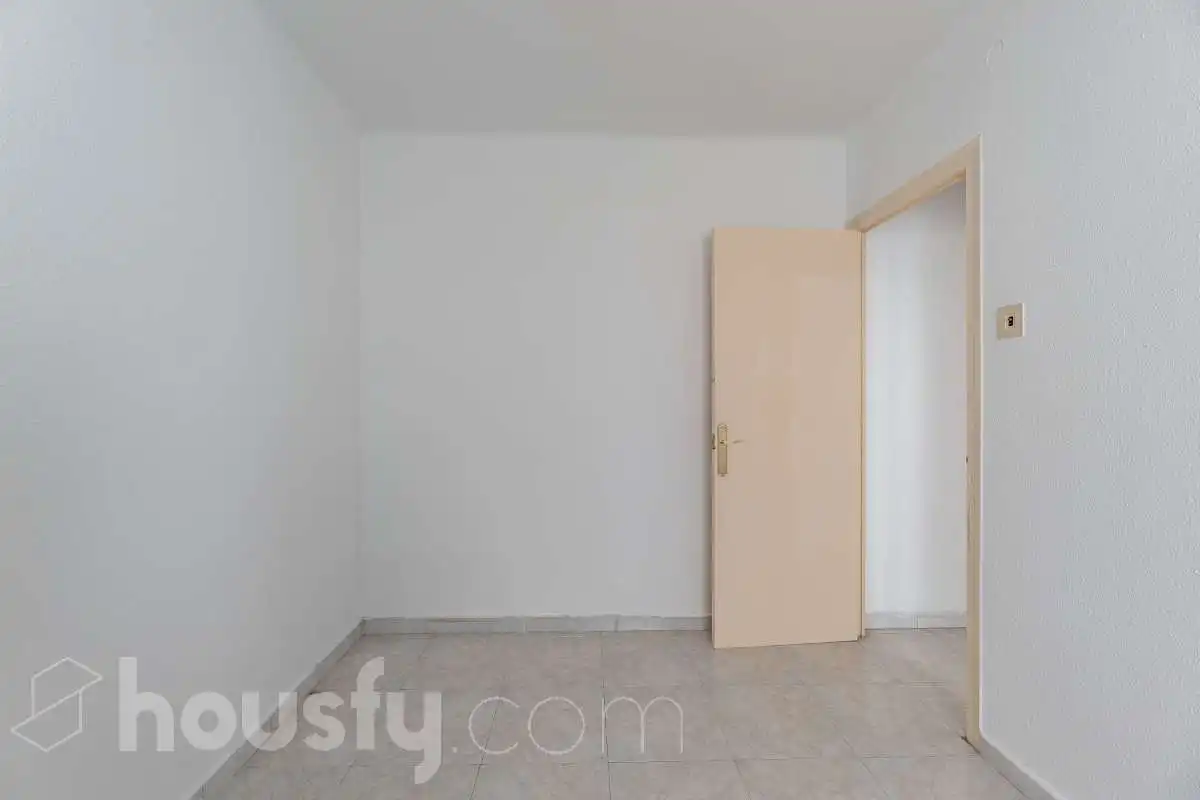 Bedroom of Flat for sale in Barcelona