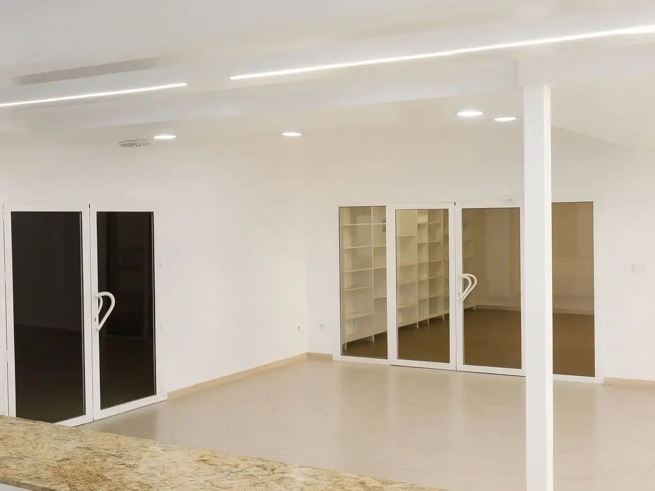 Local en venta en Catral con Aire acondicionado