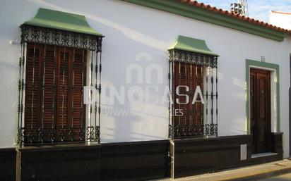 Vista exterior de Casa o xalet en venda en Villanueva de los Castillejos amb Terrassa