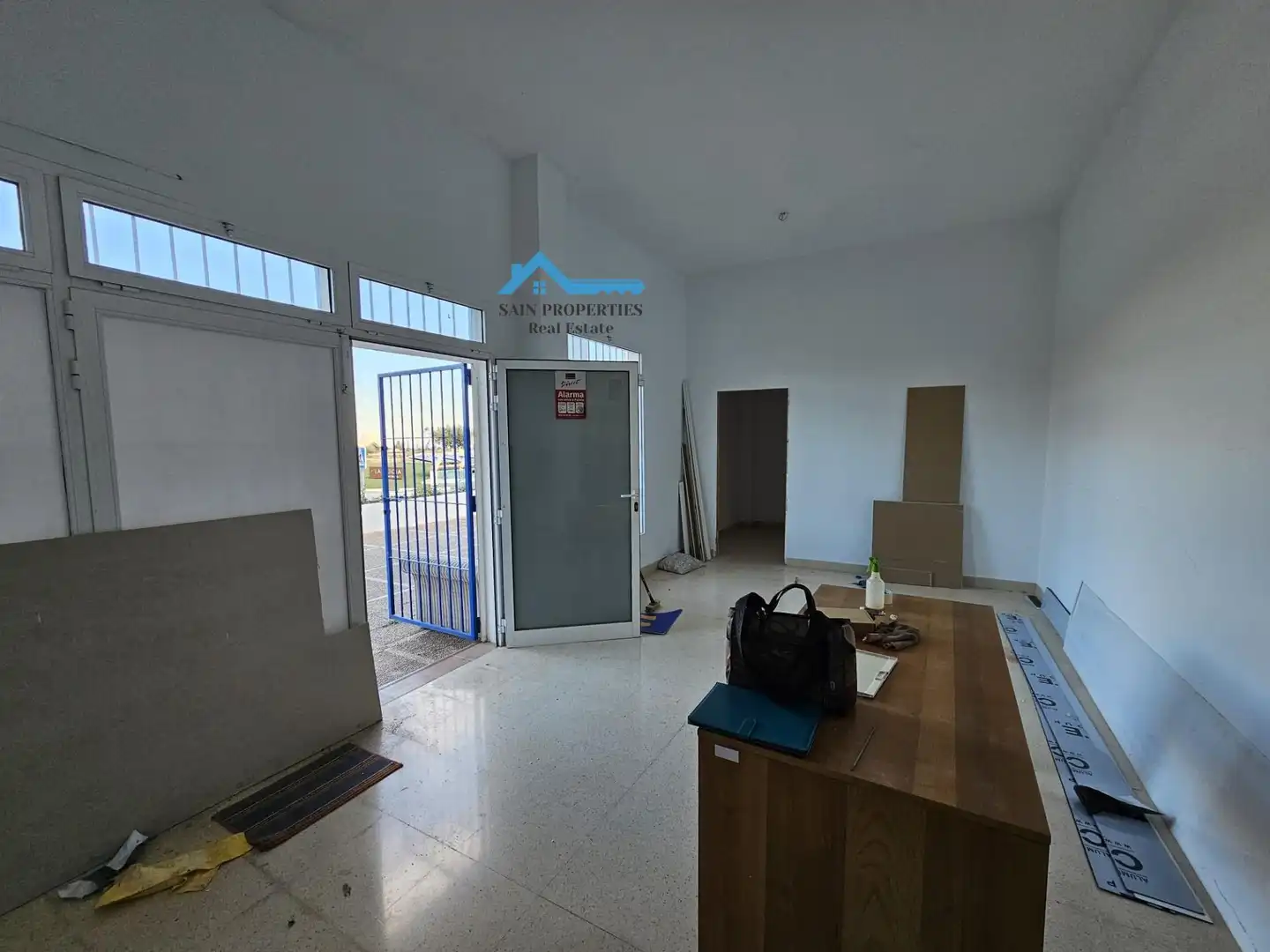 Local en venta en La Nucia con Terraza