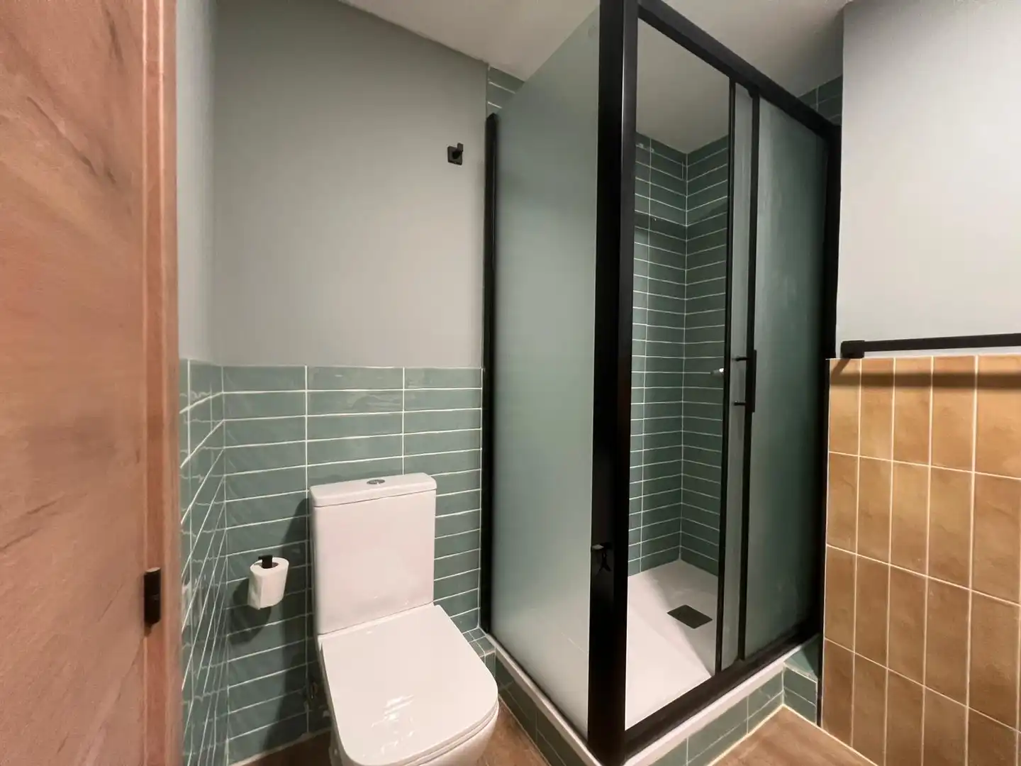 Bathroom of Duplexes for sale in Barcelona  with Air Conditioner, Heating and Parquet flooring