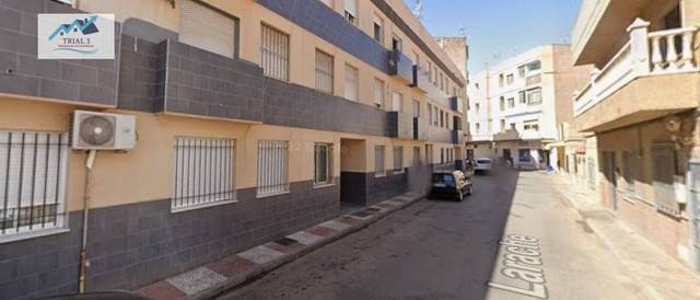 Piso en Venta en Calle LARACHE (R) en Roquetas Pueblo