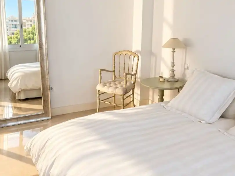 Habitación de Piso en venta en  Madrid Capital con Aire acondicionado y Balcón