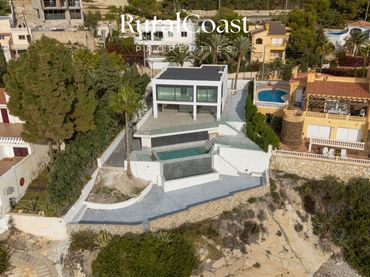 Detached house with pool for sale in AVENIDA D'AMÈRICA, 14
