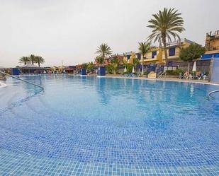 Piscina de Casa adosada en venda en San Bartolomé de Tirajana amb Aire condicionat, Terrassa i Balcó