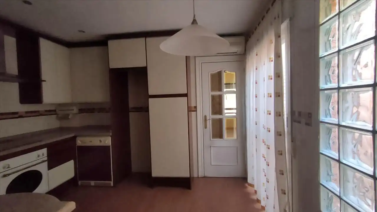 Cocina de Piso en venta en Ciudad Real con Calefacción, Parquet y Trastero