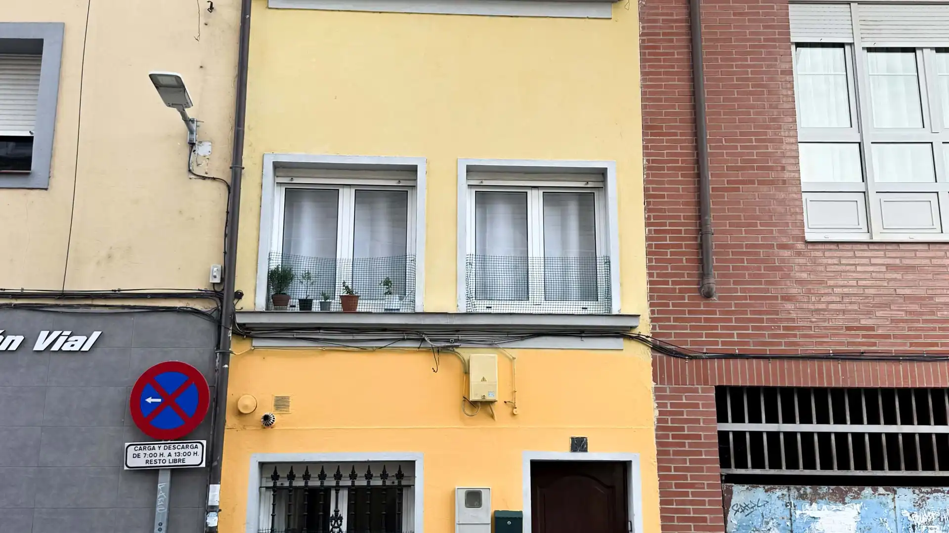Vista exterior de Casa adosada en venda en Grado amb Calefacció
