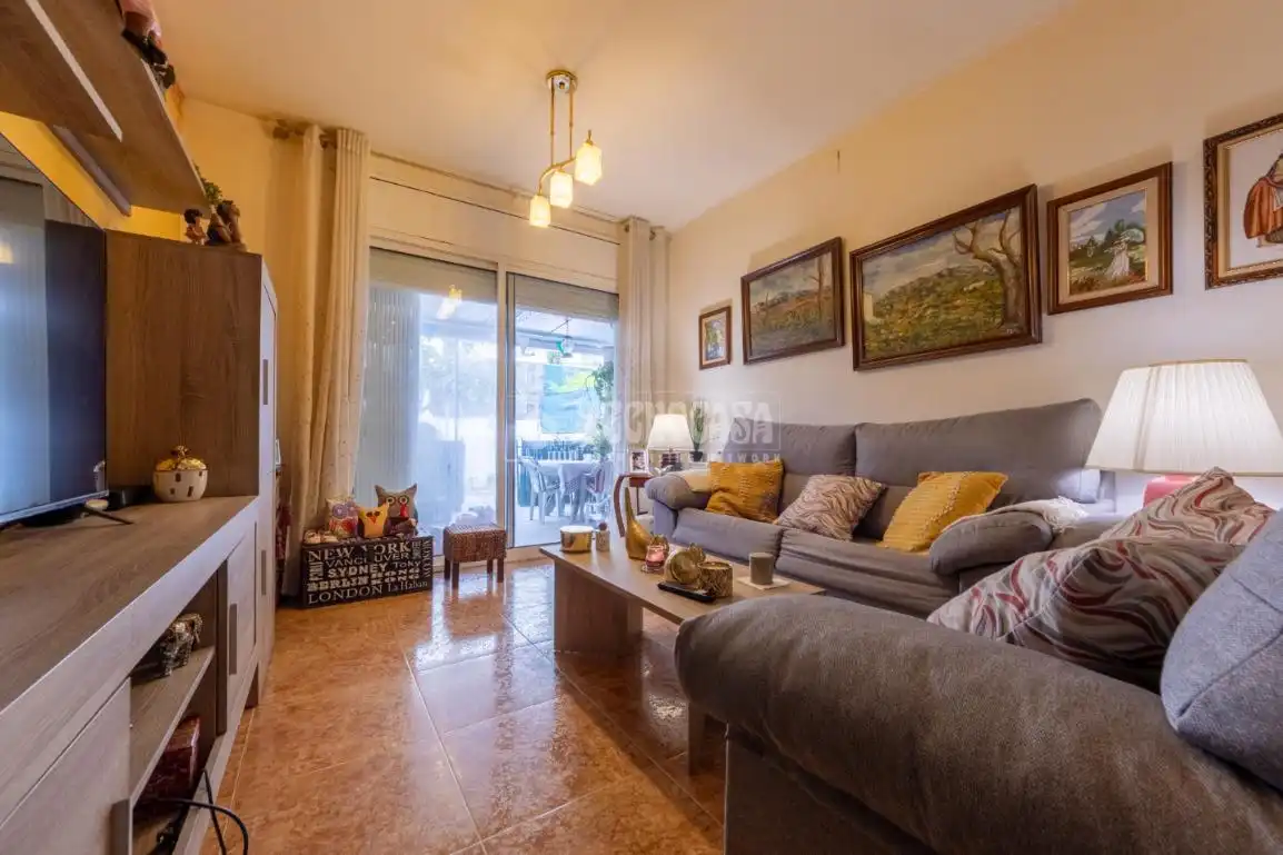 Sala d'estar de Casa adosada en venda en Tarragona