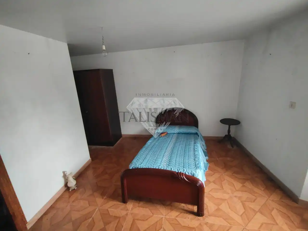 Dormitori de Casa adosada en venda en Arteixo amb Calefacció, Jardí privat i Moblat