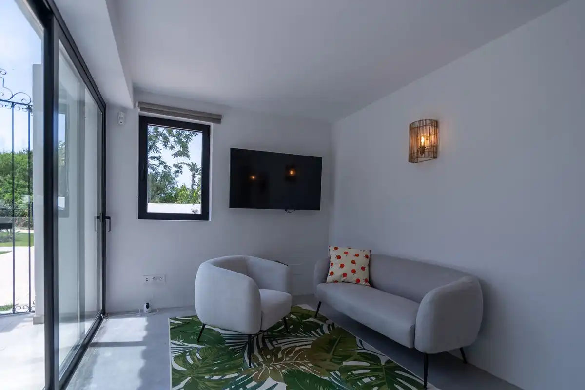 Sala d'estar de Casa adosada en venda en Marbella amb Aire condicionat, Terrassa i Traster