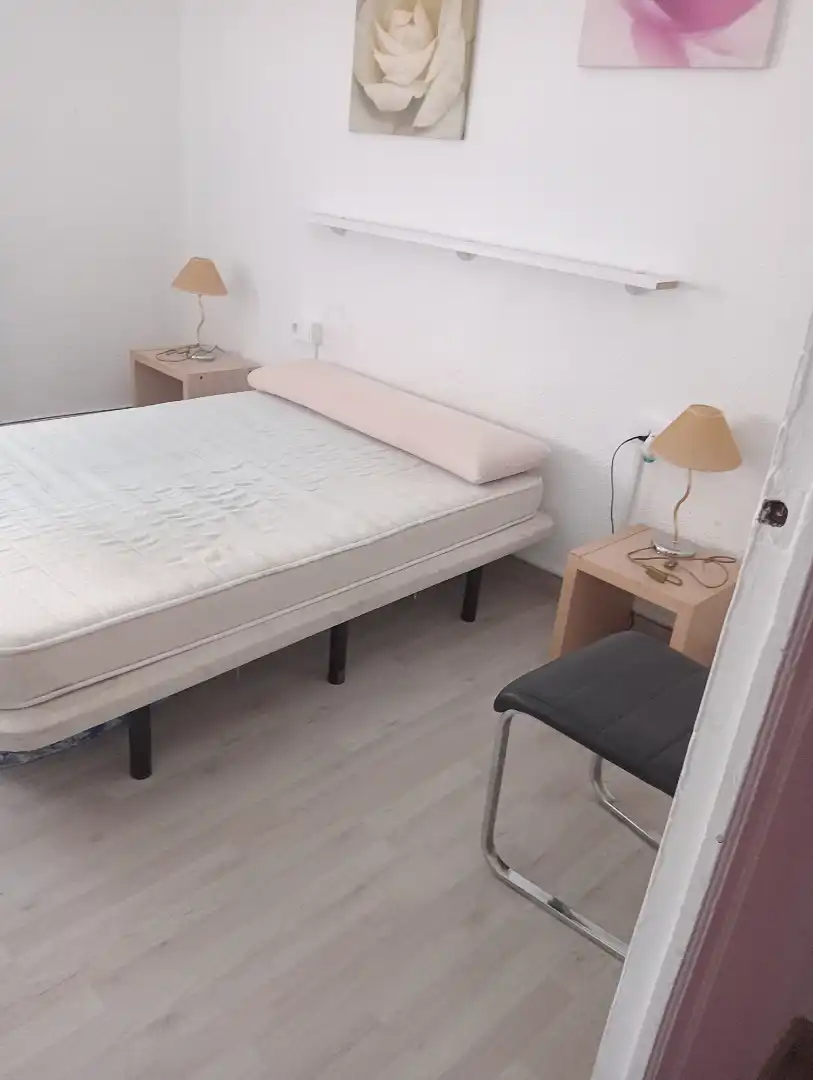 Habitación de Piso de alquiler en Valencia con Amueblado, Horno y Lavadora
