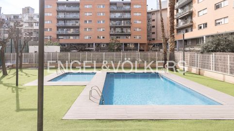 Piso con piscina y padel en Rambla del Poblenou