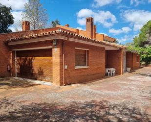 Vista exterior de Casa o xalet en venda en L'Ametlla del Vallès amb Aire condicionat, Calefacció i Jardí privat