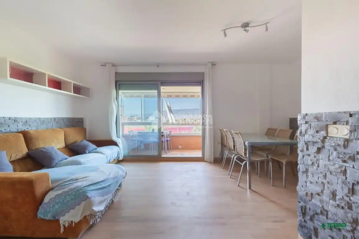Sala de estar de Piso en venta en Almería con Terraza, Trastero y Piscina comunitaria