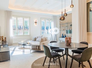 Apartment with pool for sale in Eixample