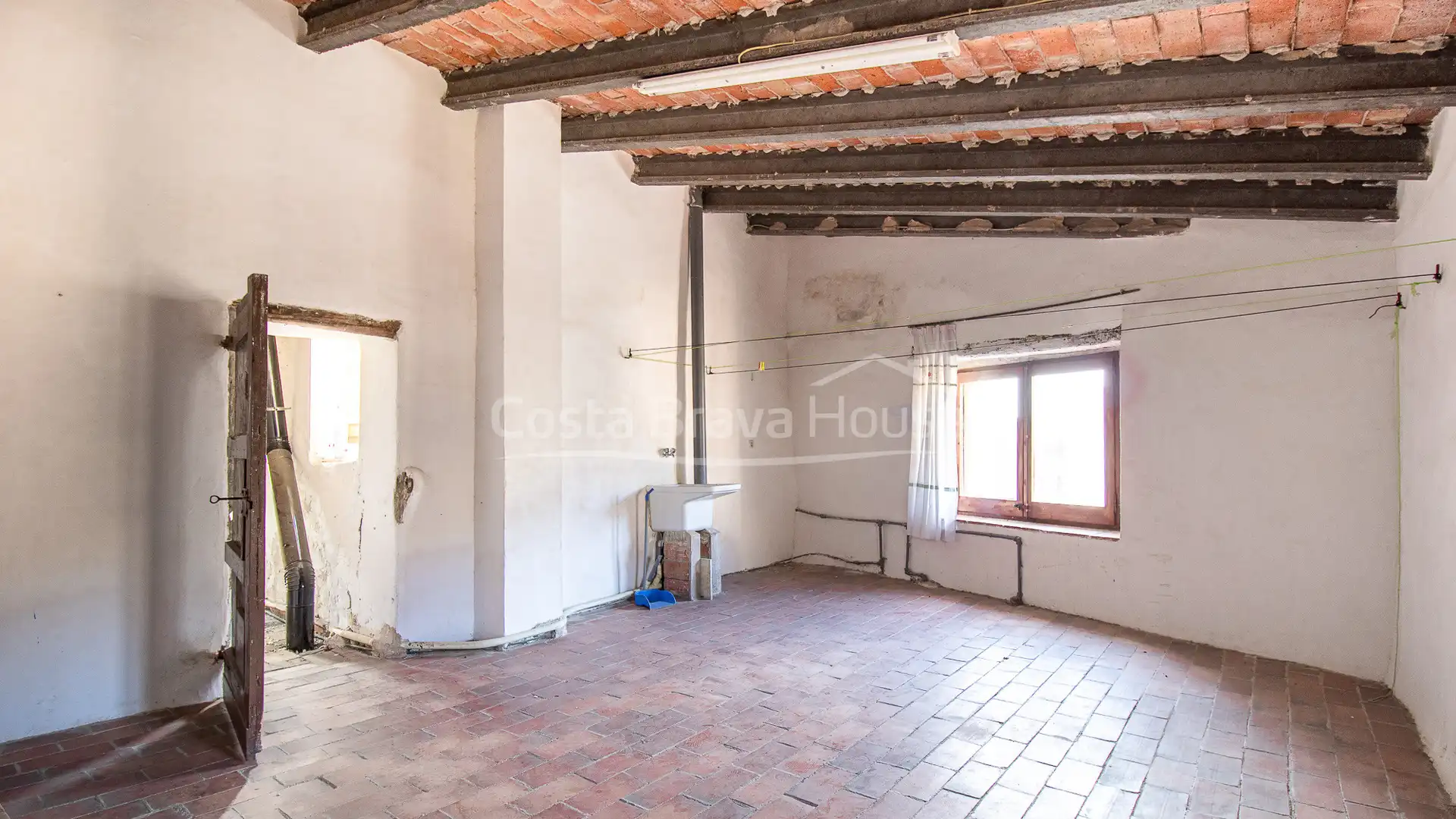 Country homes for sale in Carrer Major, Gualta