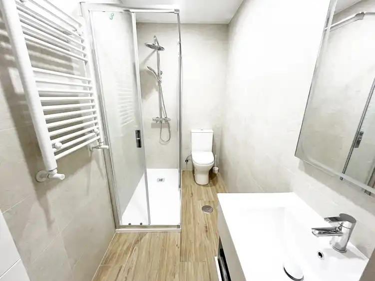 Bathroom of Flat for rent in Hoyo de Manzanares  with Heating, Private garden and Parquet flooring