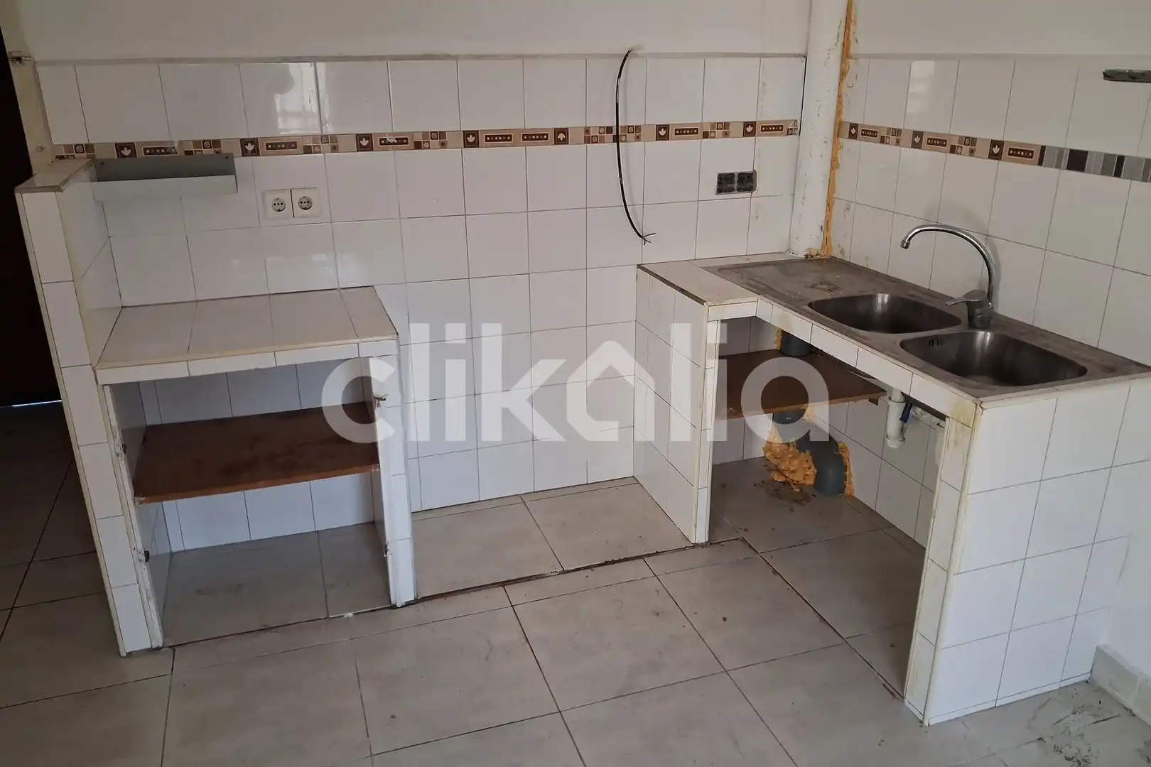 Küche von Einfamilien-Reihenhaus zum Verkauf in Sabadell mit Terrasse