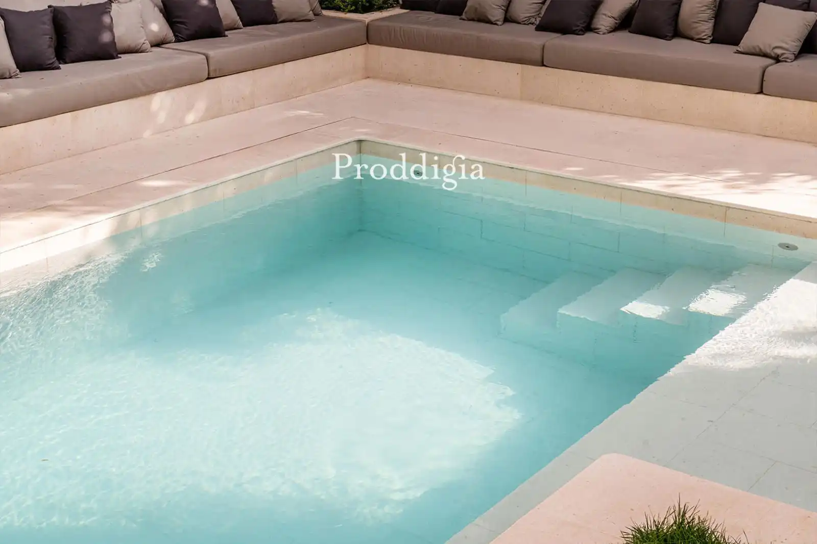 Piscina de Casa o xalet en venda en Barcelona amb Aire condicionat, Calefacció i Jardí privat