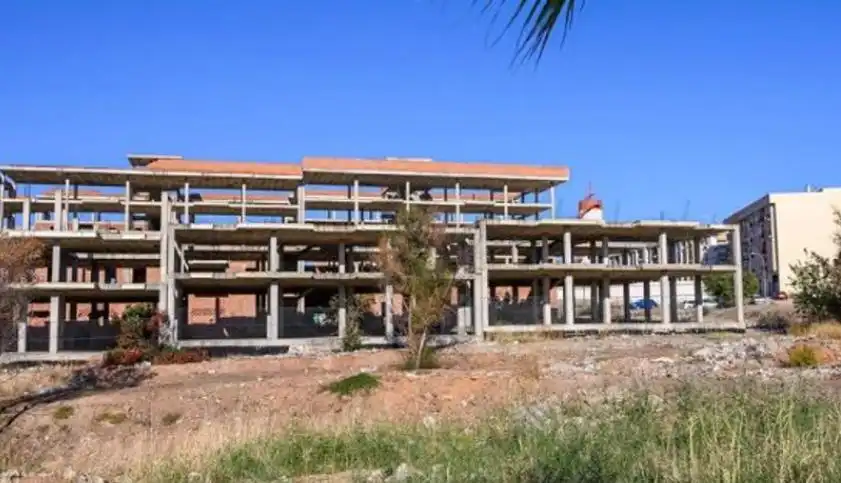 Vista exterior de Edificio en venta en Linares