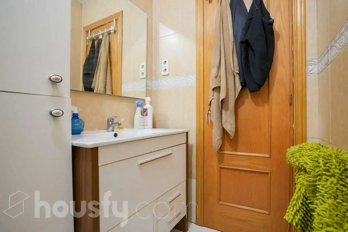 Baño de Piso en venta en Madrid con Calefacción, Terraza y Balcón