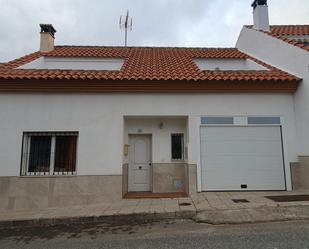 Vista exterior de Casa adosada de lloguer en Pozo Alcón amb Calefacció, Terrassa i Moblat