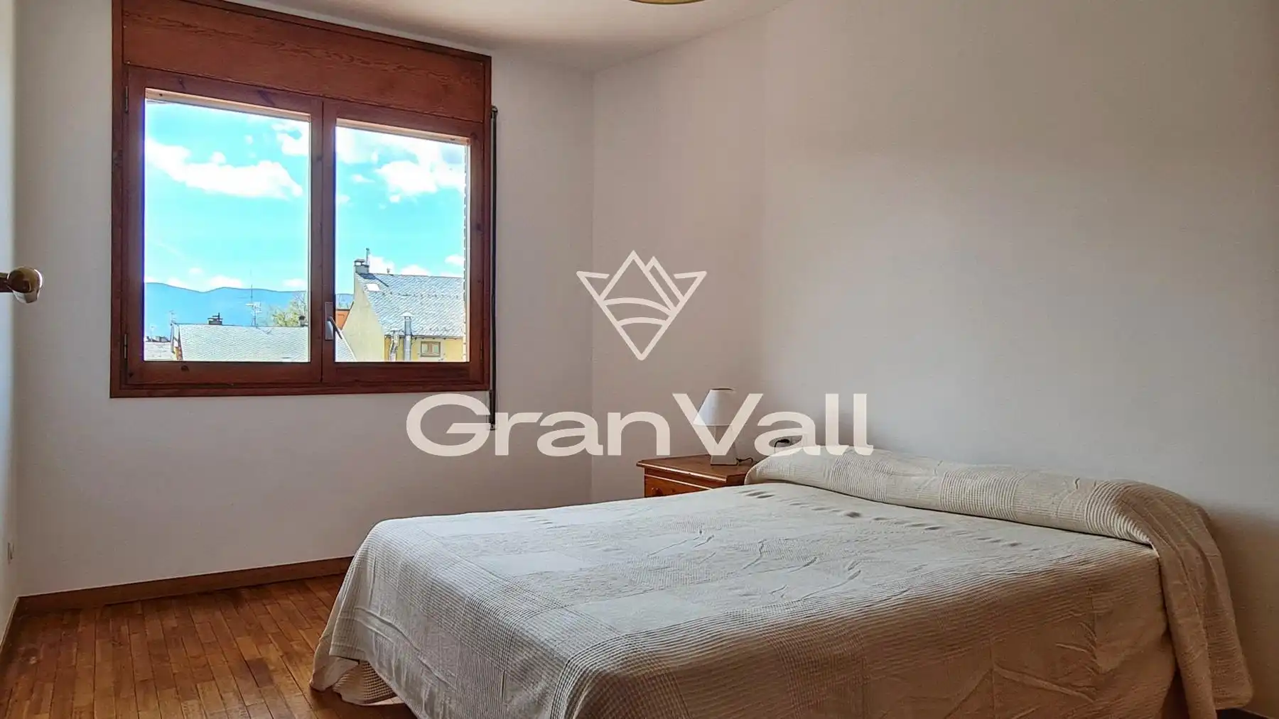 Dormitori de Apartament en venda en Puigcerdà amb Calefacció, Parquet i Terrassa
