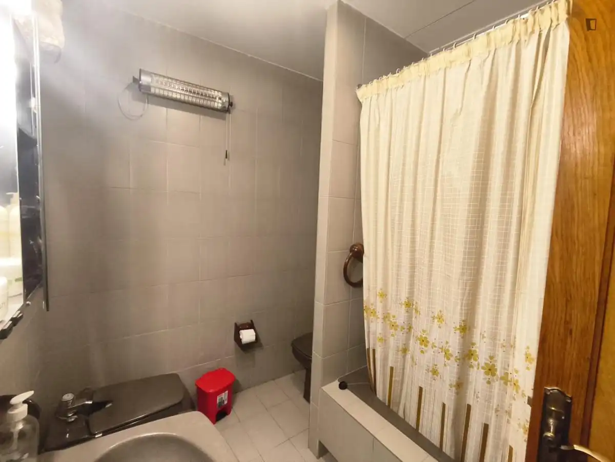 Baño de Casa o chalet para compartir en A Pobra de Trives  con Calefacción, Amueblado y Horno