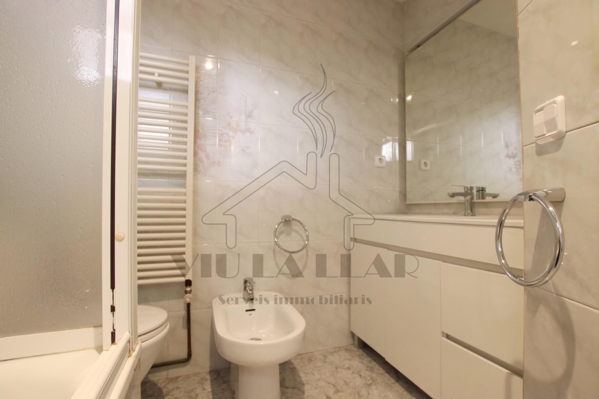 Bathroom of Flat for sale in Mataró