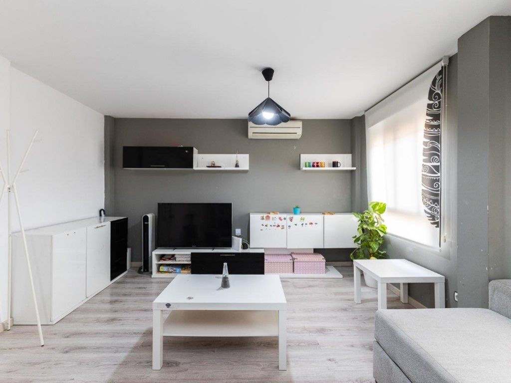 Sala d'estar de Pis en venda en Paterna amb Aire condicionat, Forn i Balcó