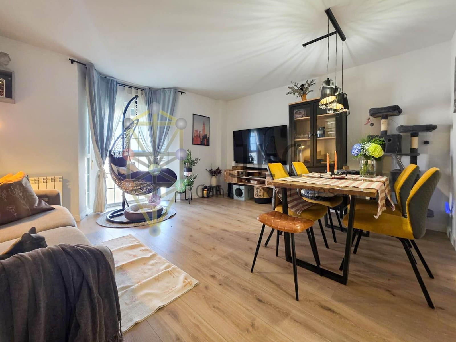 Sala d'estar de Dúplex en venda en Fuente El Saz de Jarama amb Aire condicionat, Calefacció i Jardí privat