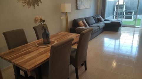 Foto 4 de Casa adosada en venda a Santa Maria - L'Eixample - Sud Sumella, Cubelles