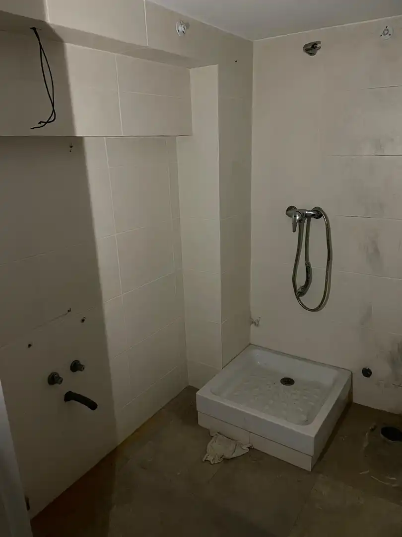 Baño de Nave industrial de alquiler en La Palma de Cervelló
